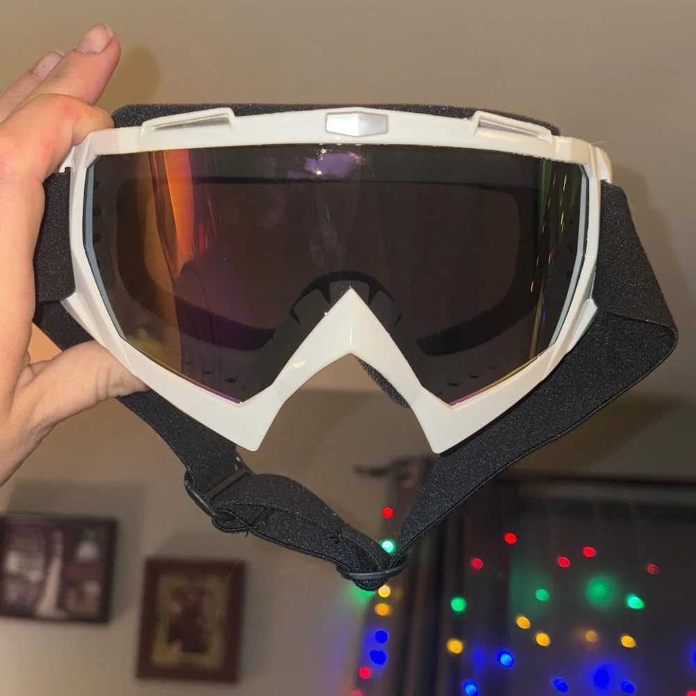 Protective eye wear with multi color lens